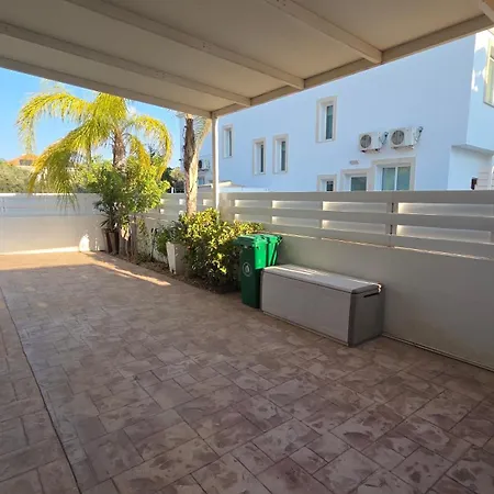 Chrystallia Protaras Feriehus *