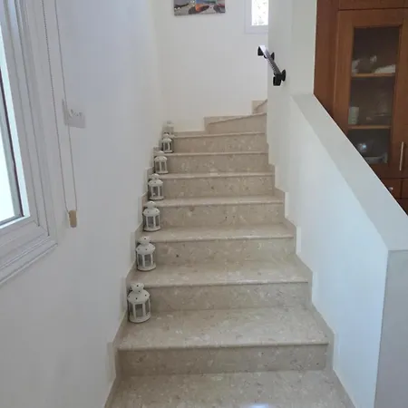 Chrystallia Protaras פאראלימני