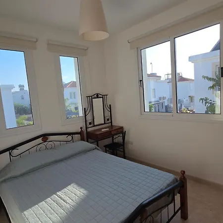 Chrystallia Protaras פאראלימני