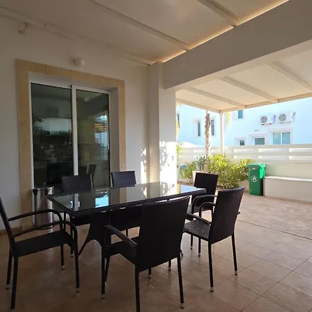 Chrystallia Protaras * פאראלימני