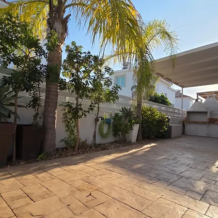 Chrystallia Protaras * פאראלימני